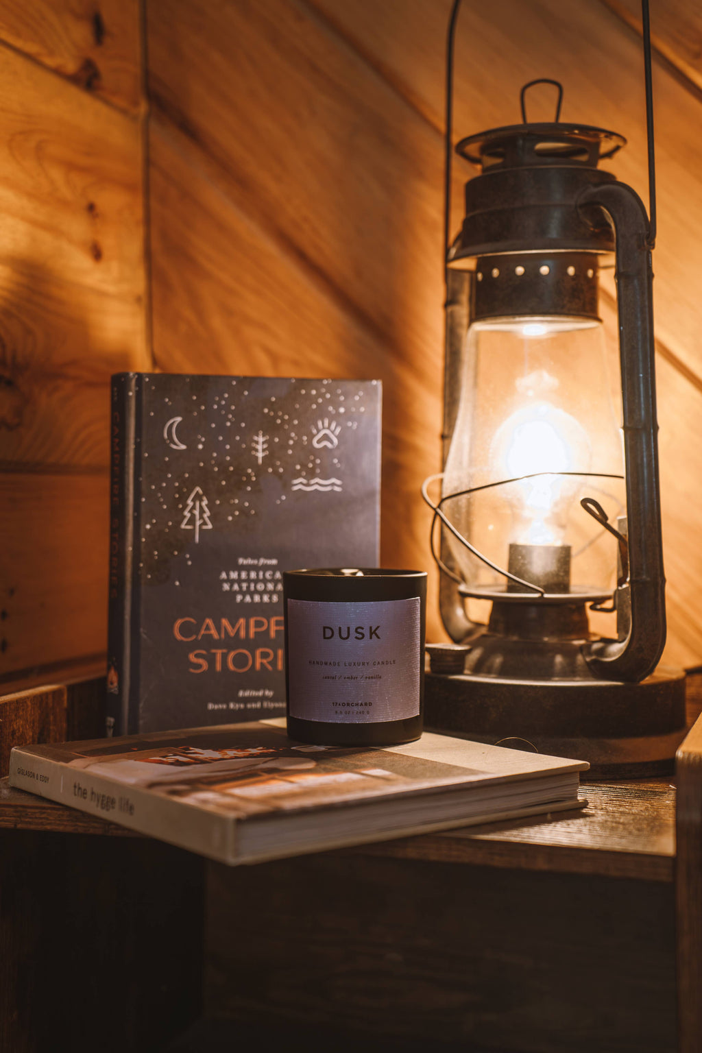 Dusk Sandalwood, Amber & Vanilla Jar Candle