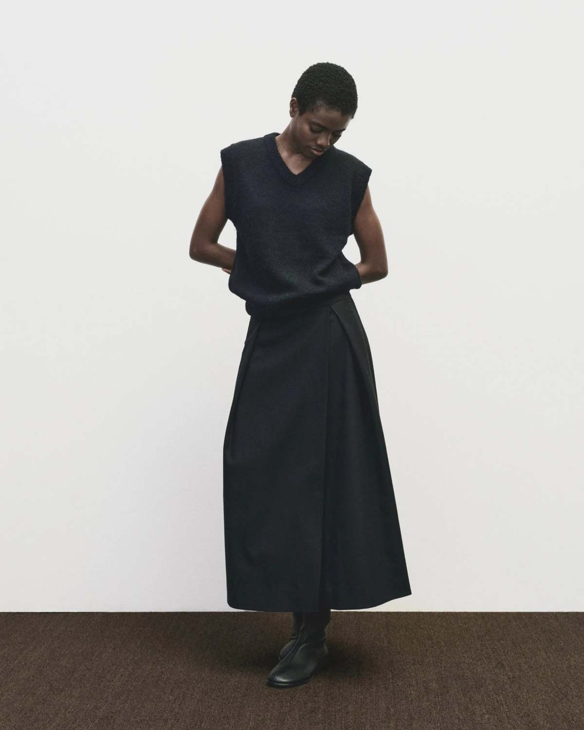 Wool Blend V-Neck Vest - Navy