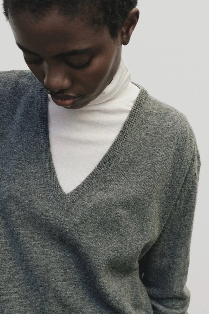 Cashmere Blend V-Neck Knit - Gray